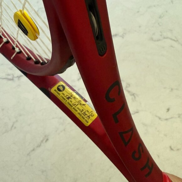 WILSON CLASH 108 V2 Grip 4 1/8 NEWLY STRUNG AND NEW GRIP EXCELLENT CONDITION - Picture 12 of 16